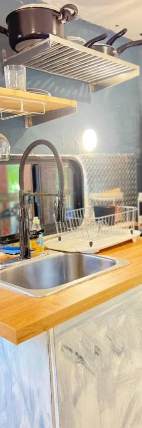 Social Distanсing Approved Nature Getaway!，位于那不勒斯的酒店