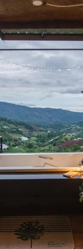 ม่อนลมหนาว โฮมเสตย์ MonLomNao Homestay，位于Ban Thung Phan Ha的酒店