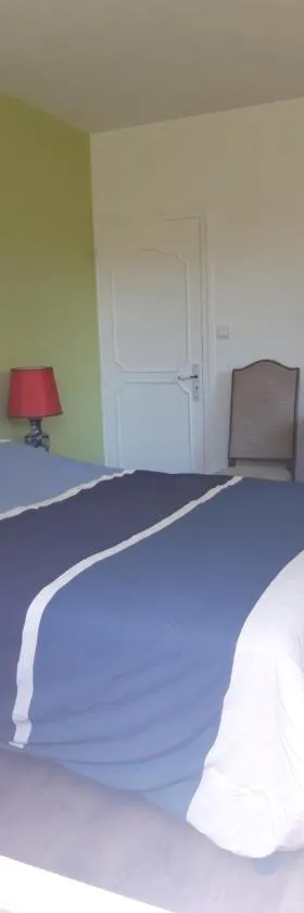 chambre d'hôte，位于Saint-Rémy-en-Rollat的酒店