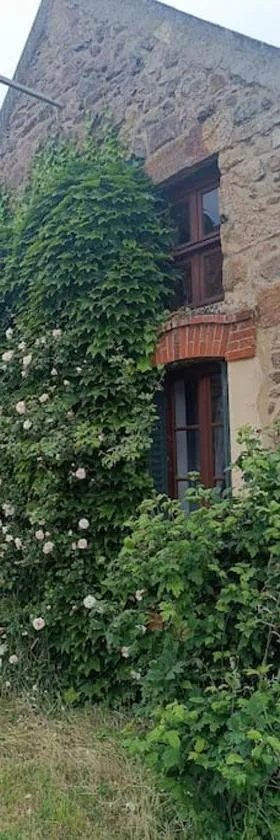 Cottage in Burgund，位于Le Rousset的酒店