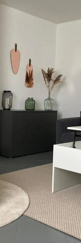 Studio avec jardin，位于阿贡库坦维尔的酒店