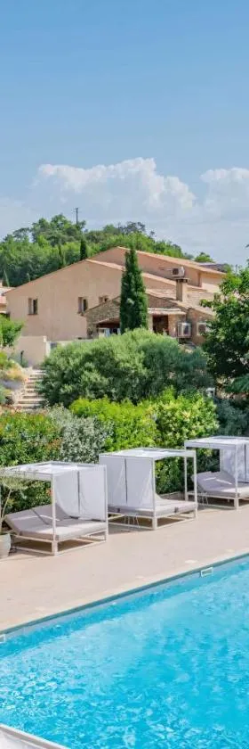 Domaine Ribiera, Hotel 5 Etoiles, SPA & Golf - Forcalquier，位于Niozelles的酒店