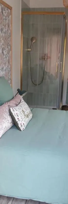 Chambre Parenthèse Cosy et institut，位于Neufmarché的酒店