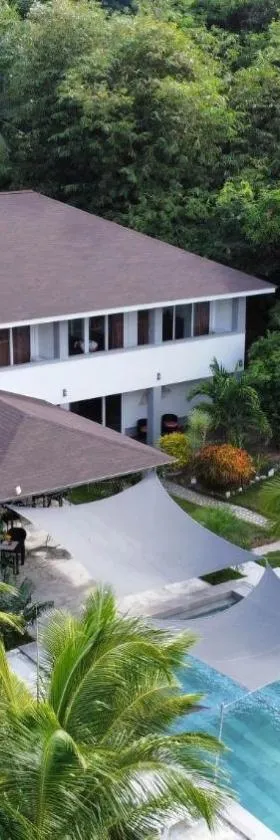 Sunset Cove Beach & Dive Resort，位于Romblon的酒店