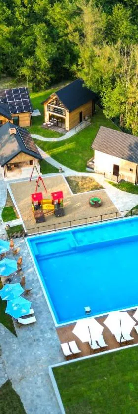 Espacio Resort - Pool & Spa，位于Novi Vladimirovac的酒店