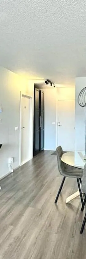 Cozy Apartment by Keflavik Airport，位于Njarðvík的酒店