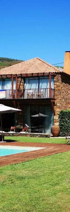Casa de Baixo - Nature Hotel，位于Alvoco das Várzeas的酒店