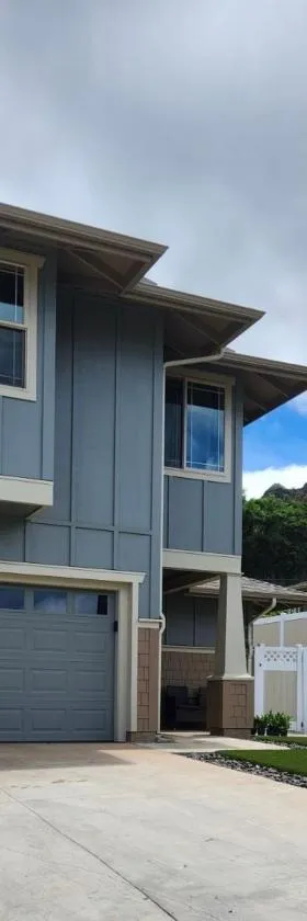 NEW HOME in Private Community with Ocean/Mountain Views. 5 Min. Drive to Beach，位于Waianae的酒店