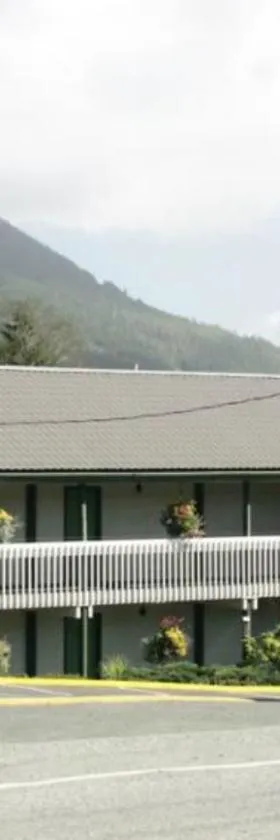 环太平洋汽车旅馆，位于尤克卢利特的酒店