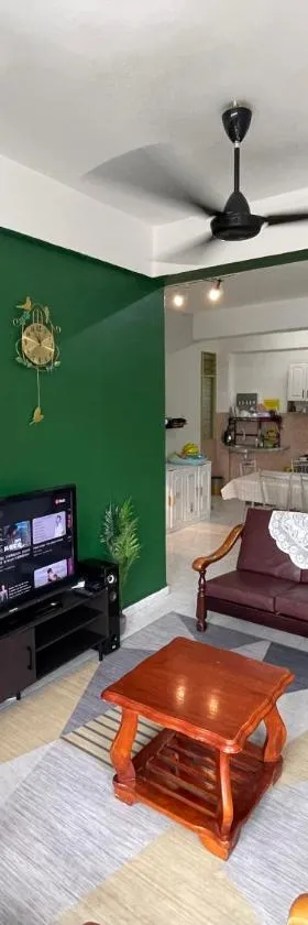 Peaceful Pines 4 ROOMS FULL AC & NETFLIX by EZYROOM MELAKA，位于艾尔克如的酒店