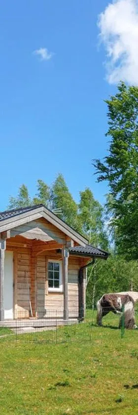 STUGA COTTAGE ÄNGELHOLM lantlig, on horsefarm，位于Munka-Ljungby的酒店