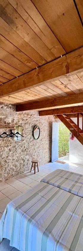 Le Mas Du Gentilhomme Chambre Lavande，位于Orthoux-Sérignac-et-Quilhan的酒店