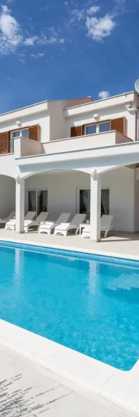 Villa Olivia - Peaceful Family Paradise Near Beach，位于Šestanovac的酒店