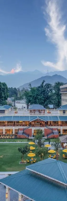 Radisson Collection Hotel & Spa, Riverfront Srinagar，位于斯利那加的酒店