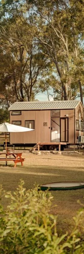 5 Acre Retreat Jimboomba Loft by Tiny Away，位于Jimboomba的酒店