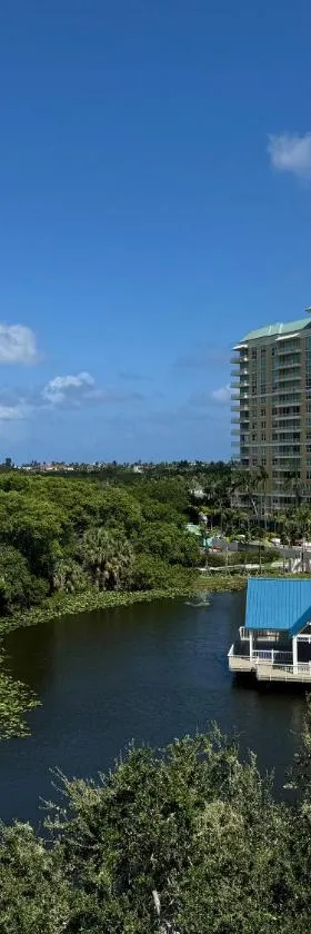 Luxury Suite Oasis，位于波因顿海滩的酒店