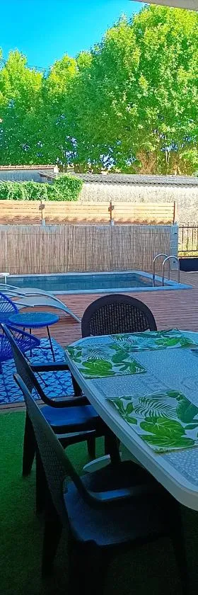 Villa Belles étoiles en Cévennes classée 3 étoiles avec piscine privée dans le Gard，位于Ribaute-les-Tavernes的酒店