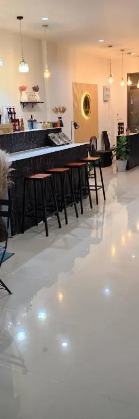 Da Airport Hotel，位于奈扬海滩的酒店