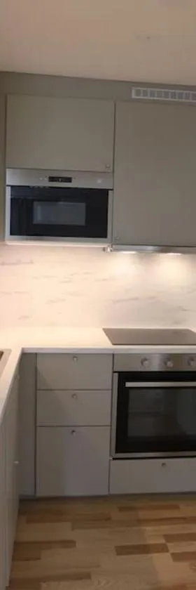 Nyrenoverad lägenhet med perfekt läge nära Elmia，位于胡斯克瓦纳的酒店