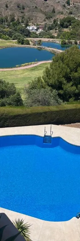 Alhaurín Golf Premium Views，位于阿尔豪林格朗德的酒店