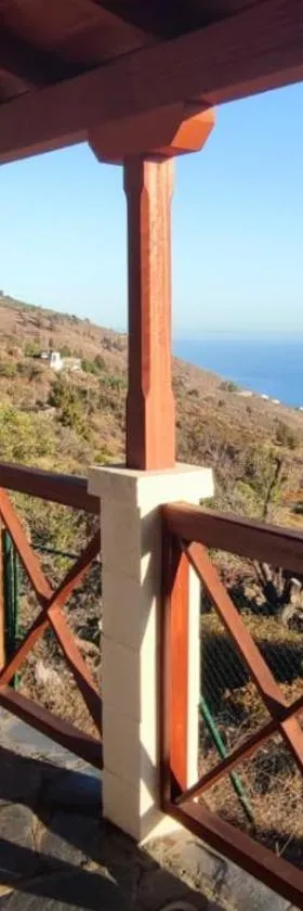 "Villa Servanda " - RELAX, NATURE, WIDE VIEWS OF THE SEA AND A STARRY SKY，位于蓬塔戈尔达的酒店
