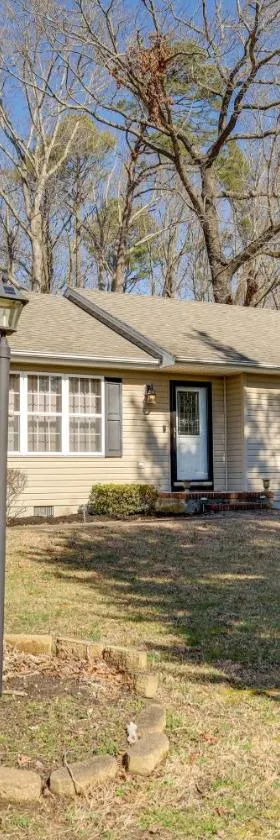 Tranquil Delmar Home about 7 Mi to Salisbury!，位于德尔马的酒店