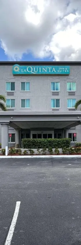 La Quinta Inn & Suites by Wyndham Sawgrass，位于黎明城的酒店