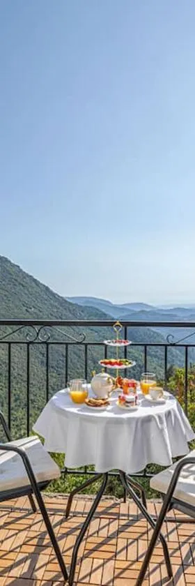 Havre de Paix et Vue Exceptionnelle Proche Monaco，位于Peille的酒店