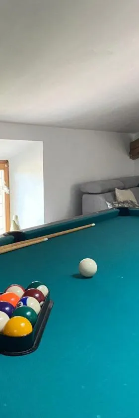 Billard Lounge loft détente avec Billard & Netflix by BoookingFuté，位于Socourt的酒店