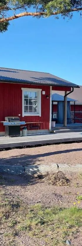 Tiny house with sauna and hot tub close to archipelago，位于Taivassalo的酒店