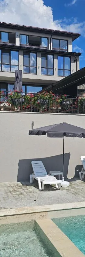 Къща за гости SUNNY HILL，位于瓦尔纳的酒店