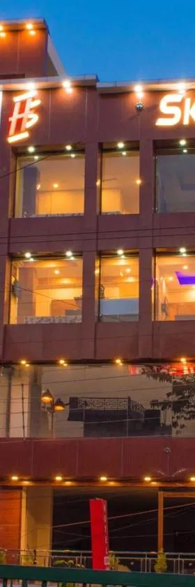 Hotel Skyking，位于德拉敦的酒店