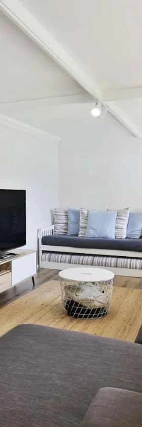 The Relax Shack - Pet Friendly - 8 Mins Walk to Beach，位于卡尔布拉海滩的酒店