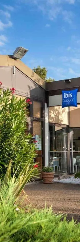 圣克里斯托尔莱萨勒宜必思快捷酒店，位于Saint-Christol-lès-Alès的酒店