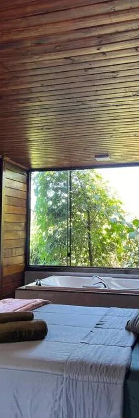 Encanto da Mata - Chalé Embaúba - Lavras Novas MG，位于拉夫拉斯诺瓦斯的酒店