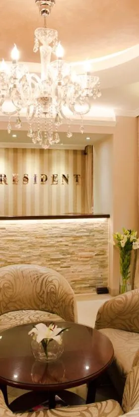 Garni Hotel President de Luxe，位于克拉古耶瓦茨的酒店