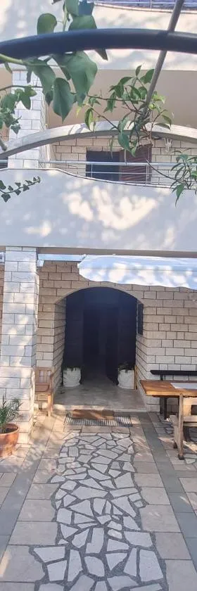 Apartments Lucija-Klara，位于布罗达里卡的酒店