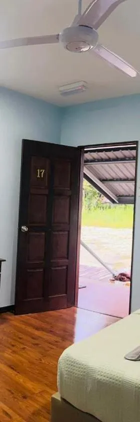 Sukau Backpackers Bed & Breakfast，位于Sukau的酒店