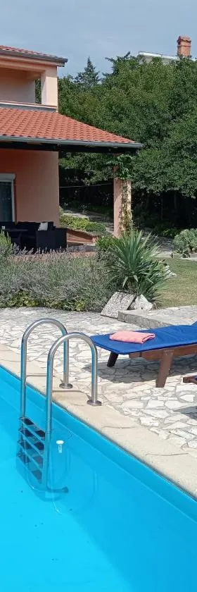 Villa Mery，位于斯姆里卡的酒店