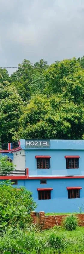 Hoztel Jollygrrant Doon，位于Rāni Pokhri的酒店