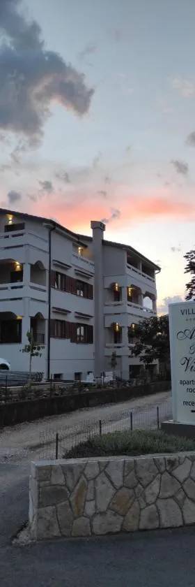 Villa Niko，位于波拉特的酒店