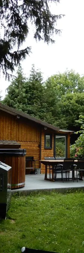 Le Cottage Exotique du Lutin Many & son bain nordique，位于Saint-Christophe-sur-Condé的酒店