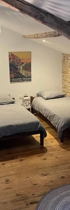 Chambre avec salle de bain，位于Caylus的酒店
