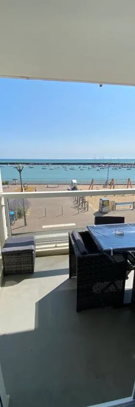 Appartement vue sur mer et le port，位于滨海雅尔的酒店