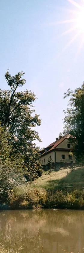 Kousek ráje，位于特日内茨的酒店
