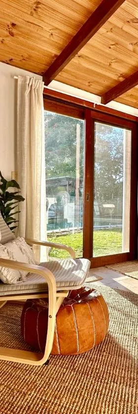 Private Access Retreat 1 Queen Bedroom w Stunning Pool and Ocean Views，位于奥申肖尔斯的酒店