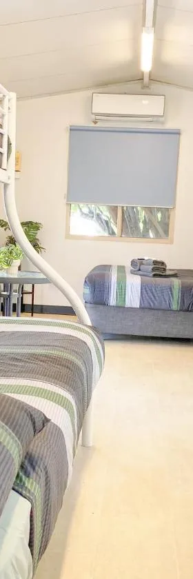 AAOK Moondarra Caravan Park，位于伊萨山的酒店