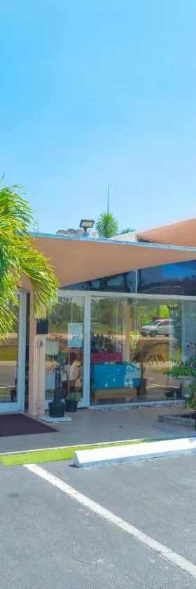 Warm Mineral Springs Motel，位于北港的酒店