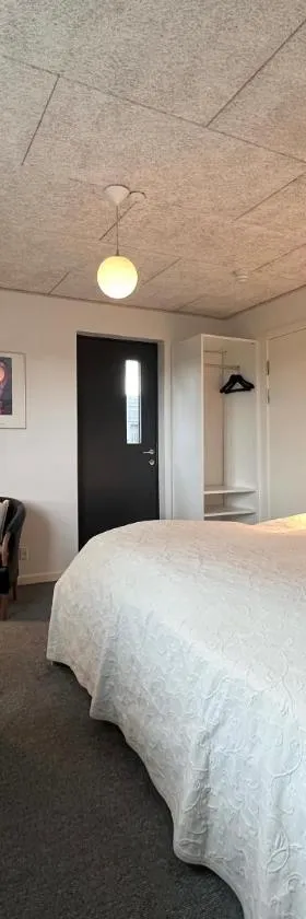 Værelse med udsigt på landet，位于Kjellerup的酒店