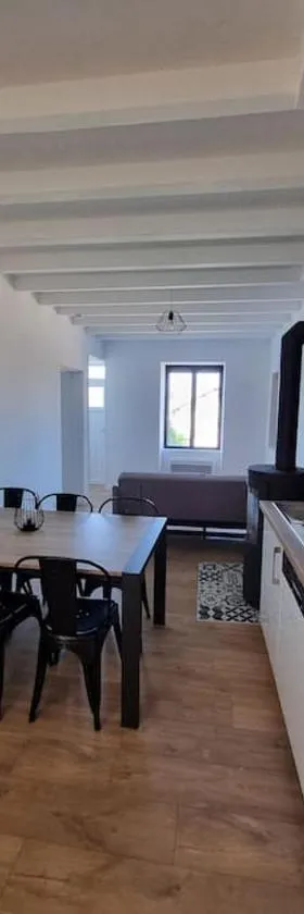 Gîte 6 personnes Chez Max，位于Nébouzat的酒店